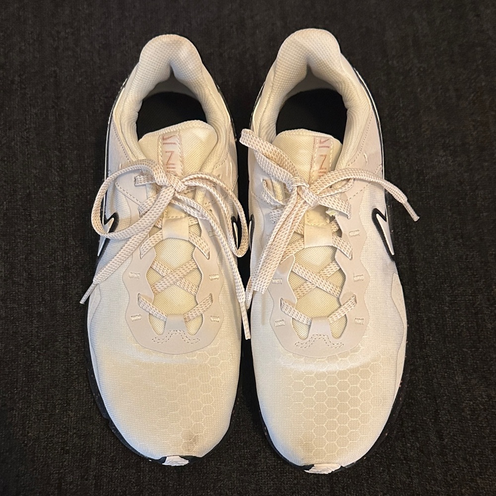 Nike Legend Essential 2 PRM - Picture 2 of 7